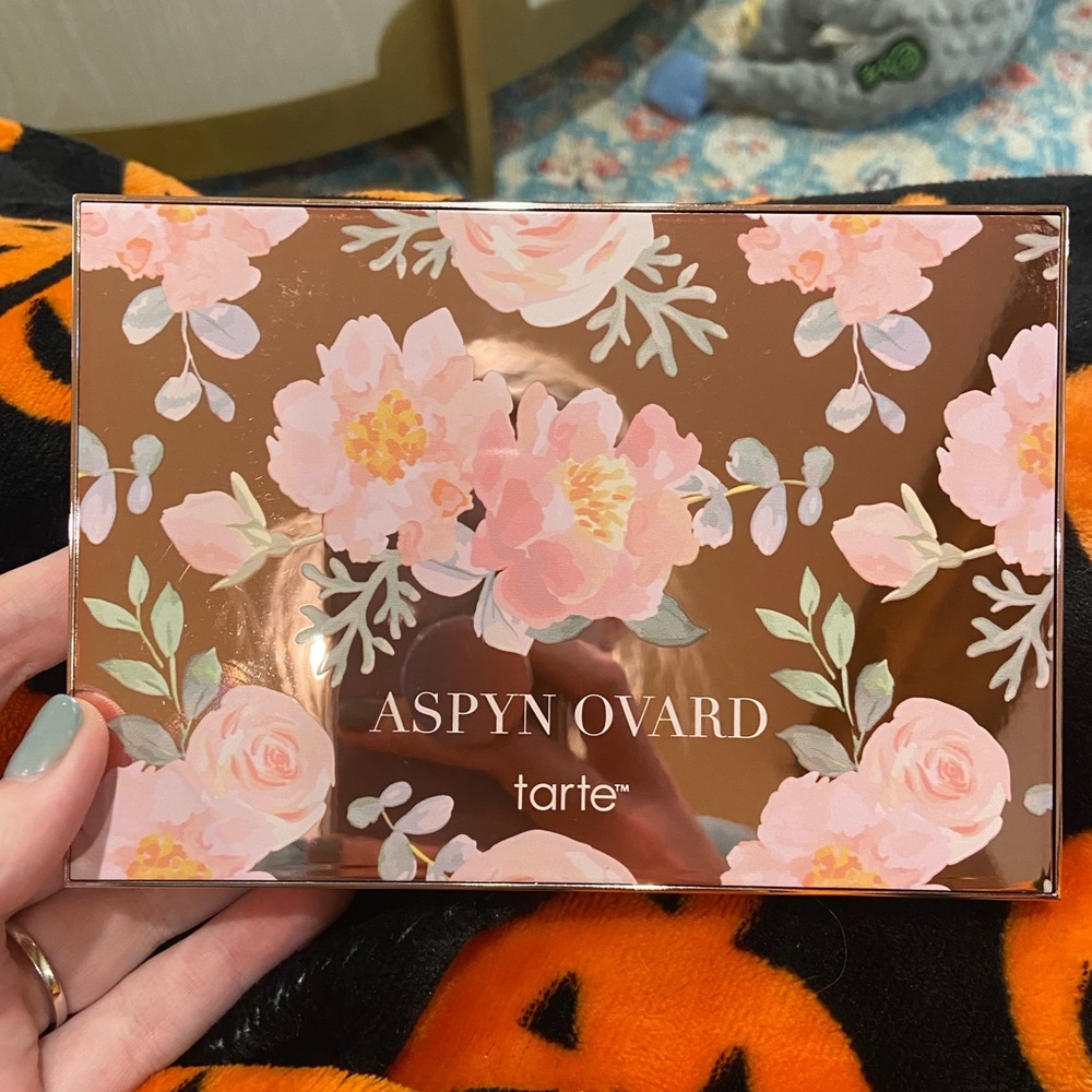 Aspyn Ovard x tarte eye shadow palette